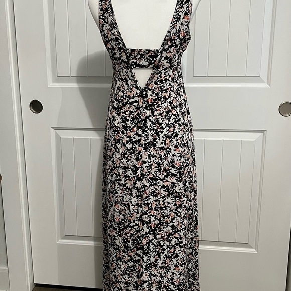 White House Black Market V-Neck Floral Print Maxi Dress. Size 2 - Picture 3 of 6